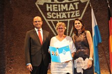 Heimatminister Albert Füracker und Kunstministerin Prof. Dr. med. Marion Kiechle prämieren 100 Heimatschätze